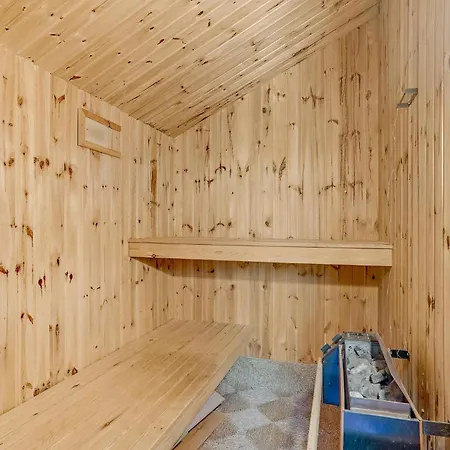 Nice Home In Blavand With Sauna Feriehus